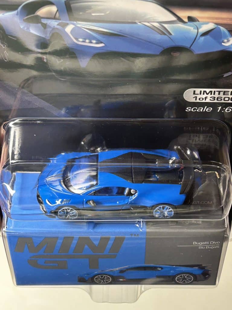 MINI GT No.601 Chase Car Bugatti Divo Blu Bugatti LHD MGT00601-MJC Diecast model cars