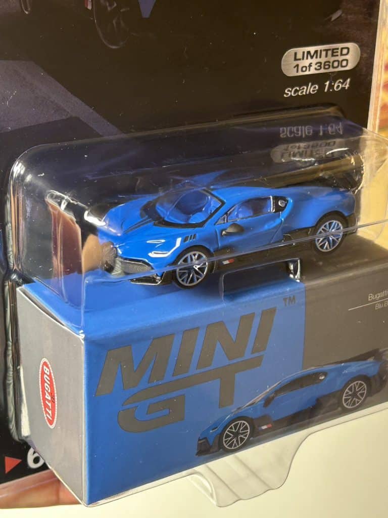 MINI GT No.601 Chase Car Bugatti Divo Blu Bugatti LHD MGT00601-MJC Diecast model cars