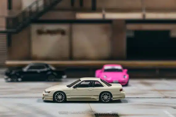Tarmac Works 1/64 GLOBAL64 VERTEX Nissan Silvia S13 White / Gold T64G-025-WH