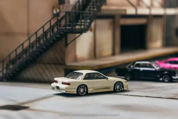 Tarmac Works 1/64 GLOBAL64 VERTEX Nissan Silvia S13 White / Gold T64G-025-WH