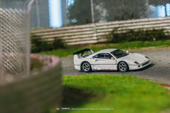 Tarmac Works 1/64 ROAD64 Ferrari F40 Lightweight White T64R-076-WH