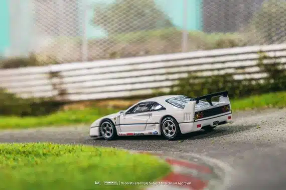 Tarmac Works 1/64 ROAD64 Ferrari F40 Lightweight White T64R-076-WH