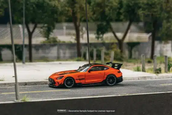 Tarmac Works 1/64 GLOBAL64 Mercedes-Benz AMG GT Black Series Orange T64G-042-OR