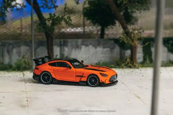 Tarmac Works 1/64 GLOBAL64 Mercedes-Benz AMG GT Black Series Orange T64G-042-OR