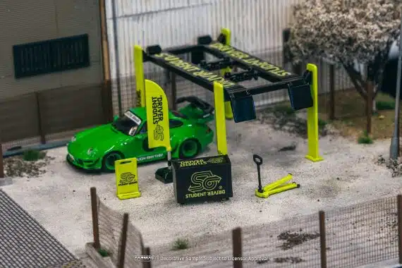 Tarmac Works 1/64 PARTS64 Garage tools set Student Driver T64A-001-SD