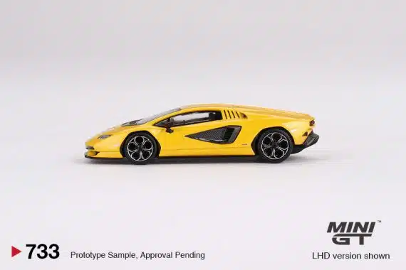 MINI GT No.733 Lamborghini Countach LPI 800-4 New Giallo Orion MGT00733