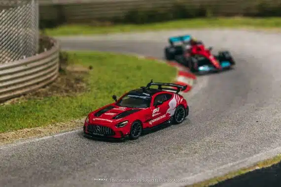 Tarmac Works 1/64 GLOBAL64 Mercedes-Benz AMG GT Black Series Safety Car T64G-042-SC