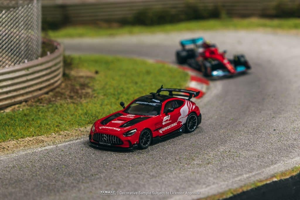 Tarmac Works 1/64 GLOBAL64 Mercedes-Benz AMG GT Black Series Safety Car T64G-042-SC