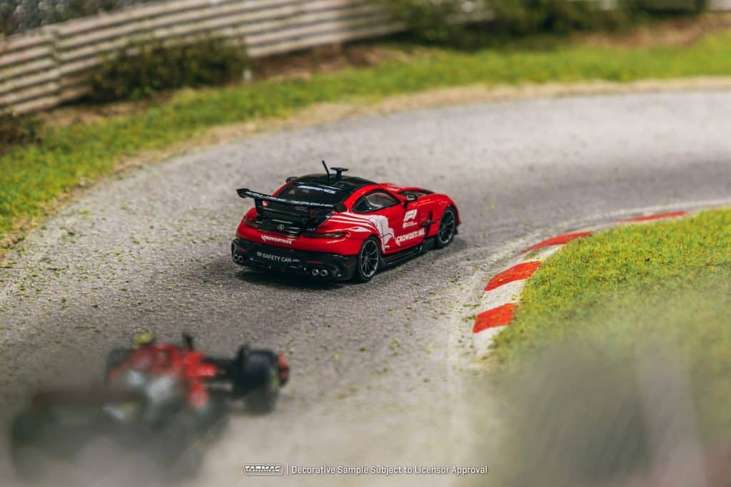 Tarmac Works 1/64 GLOBAL64 Mercedes-Benz AMG GT Black Series Safety Car T64G-042-SC
