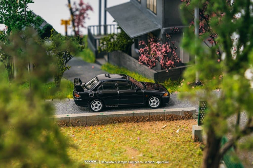 Tarmac Works 1/64 GLOBAL64 Mitsubishi Lancer GSR Evolution III Black T64G-050-BK