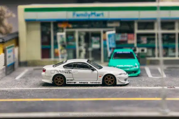 Tarmac Works 1/64 GLOBAL64 VERTEX Nissan Silvia S15 White Metallic T64G-023-WH