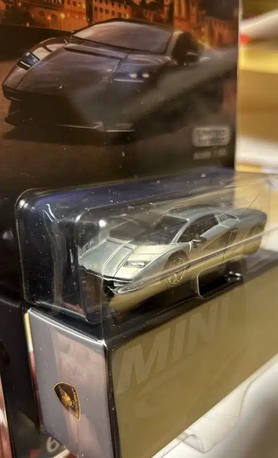 MINI GT No.607 miJo Exclusives Chase Car Lamborghini Countach LPI 800-4 Nero Maia LHD MGT00607-MJC Diecast model cars