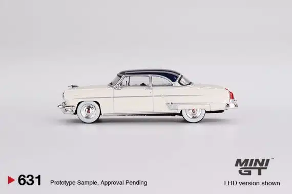 MINI GT No.631 Lincoln Capri 1954 Arctic White / Atlantic Blue MGT00631