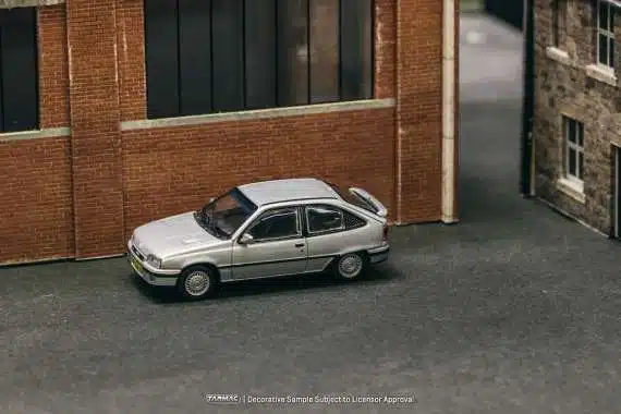 Tarmac Works 1/64 GLOBAL64 Opel Kadett GSi Silver T64G-065-SL