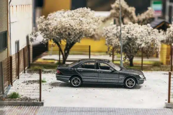 Tarmac Works 1/64 GLOBAL64 Mercedes-Benz S 65 AMG Tectite Grey Metallic T64G-072-GY