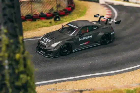 LB-Silhouette WORKS GT NISSAN 35GT-RR Full Carbon