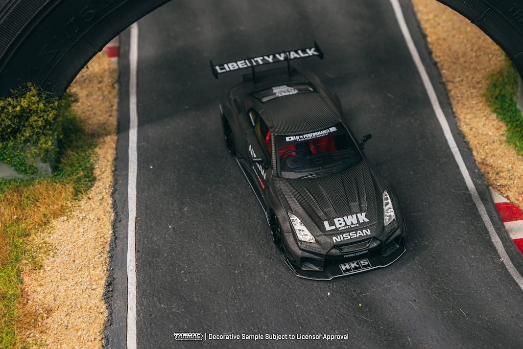 LB-Silhouette WORKS GT NISSAN 35GT-RR Full Carbon