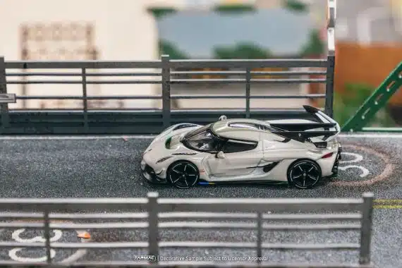 GLOBAL64 Koenigsegg Jesko Attack White T64G-TL052-WH