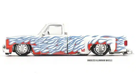xv\\MINI GT No.156 Chevrolet Silverado Dually on Fire V2 KHMG157