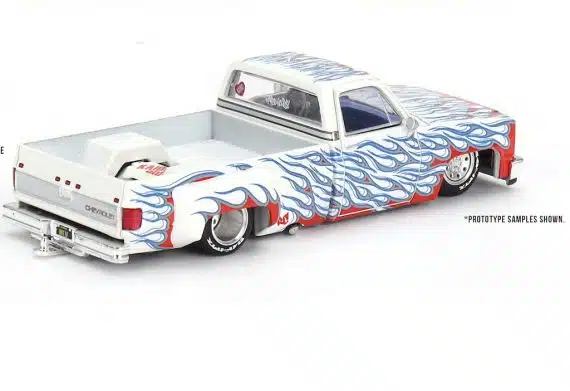 MINI GT No.156 Chevrolet Silverado Dually on Fire V2 KHMG157