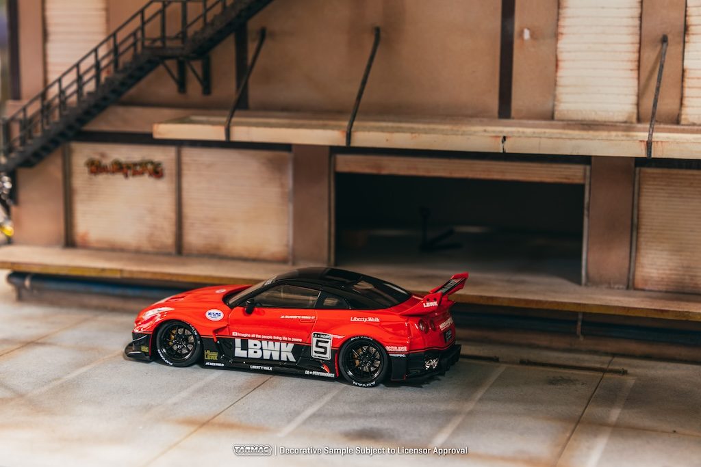 LB-Silhouette WORKS GT NISSAN 35GT-RR Silhouette T43-022-SIL