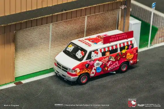 Tarmac Works 1:64 GLOBAL64 Dodge Van Hello Kitty Food Truck
