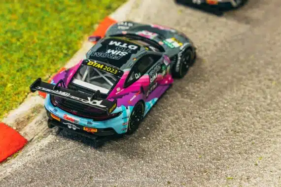 Tarmac Works 1:64 HOBBY64 Porsche 911 GT3 R DTM 2023 Tim Heinemann