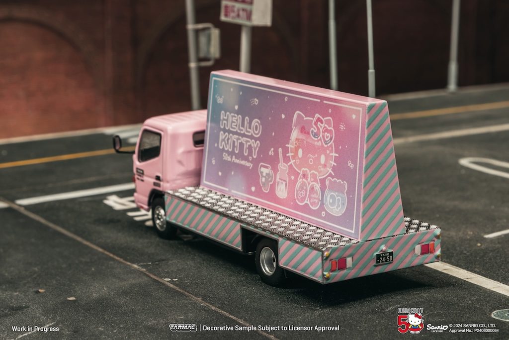 Tarmac Works 1:64 TRUCK64 Mitsubishi Fuso Canter Hello Kitty Billboard