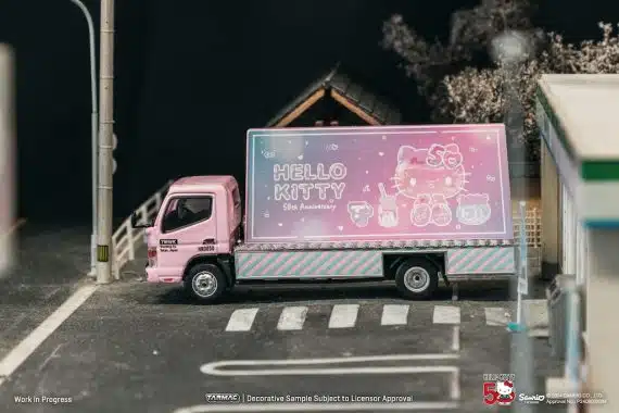Tarmac Works 1:64 TRUCK64 Mitsubishi Fuso Canter Hello Kitty Billboard