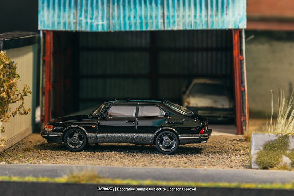 Tarmac Works 1:64 GLOBAL64 Saab 900 Turbo Black T64G-056-BK