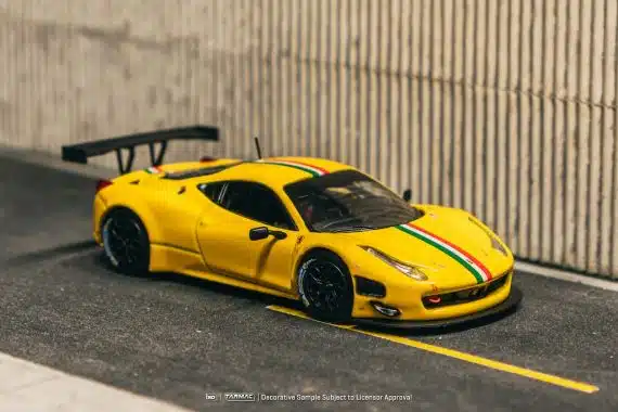 Tarmac Works 1:64 ROAD64 Ferrari 458 Italia GT3 Yellow T64R-073-YL