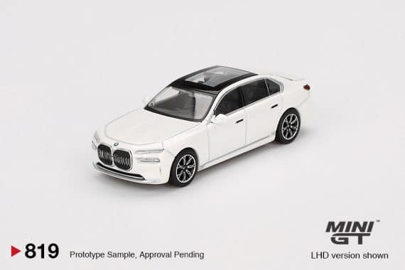 MINI GT No.819 BMW i7 xDrive60 Mineral White MGT00819