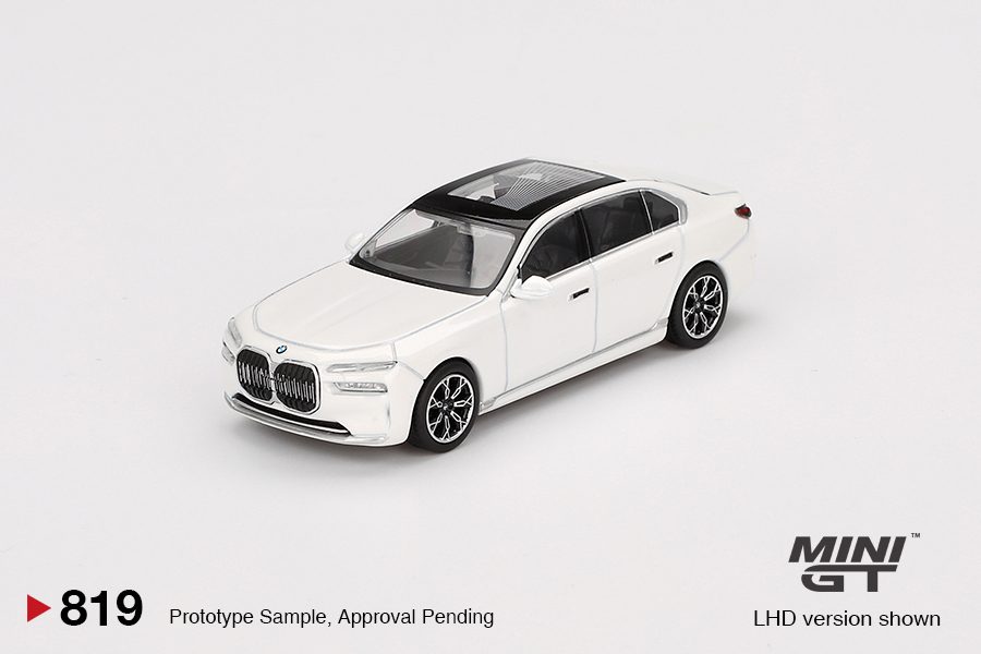 MINI GT No.819 BMW i7 xDrive60 Mineral White MGT00819