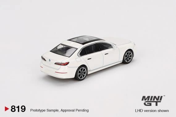 MINI GT No.819 BMW i7 xDrive60 Mineral White MGT00819