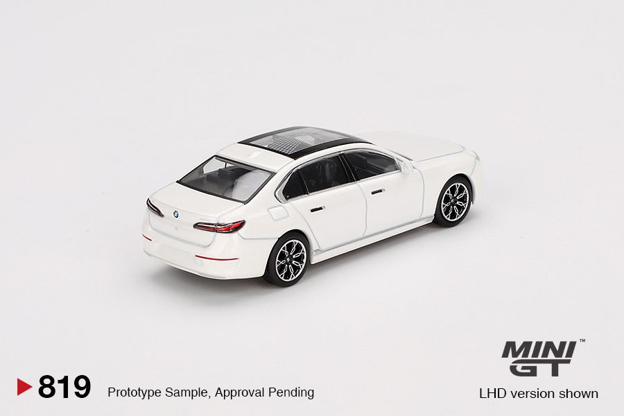 MINI GT No.819 BMW i7 xDrive60 Mineral White MGT00819