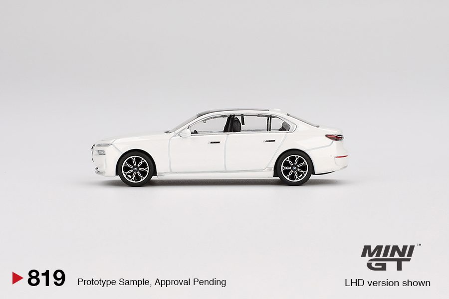 MINI GT No.819 BMW i7 xDrive60 Mineral White MGT00819