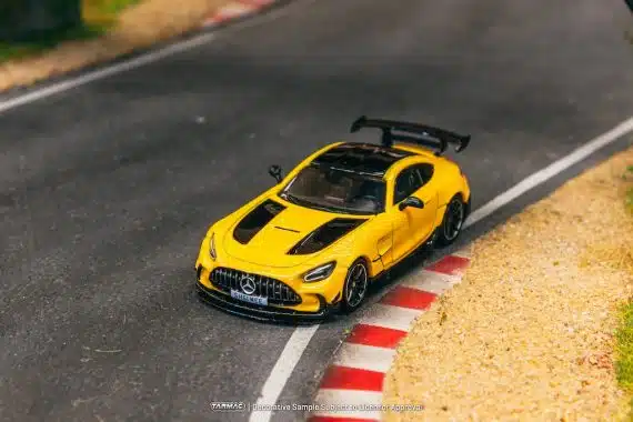 Tarmac Works 1:64 GLOBAL64 Mercedes-Benz AMG GT Black Series SHMEE150