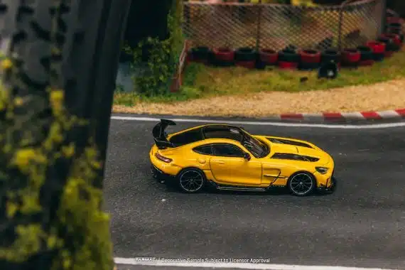 Tarmac Works 1:64 GLOBAL64 Mercedes-Benz AMG GT Black Series SHMEE150