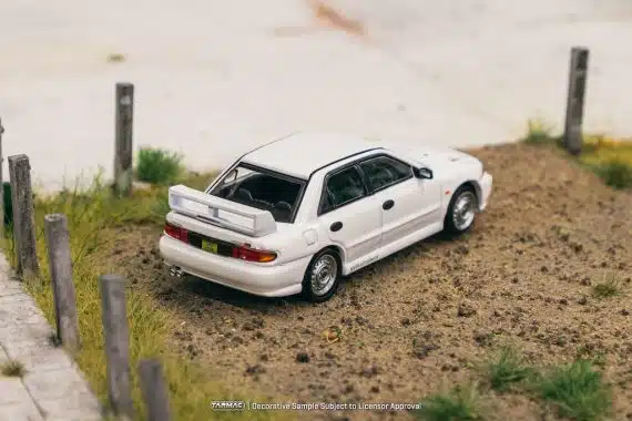 Tarmac Works 1:64 GLOBAL64 Mitsubishi Lancer RS Evolution III White T64G-050-RS