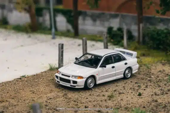Tarmac Works 1:64 GLOBAL64 Mitsubishi Lancer RS Evolution III White T64G-050-RS