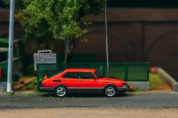 Tarmac Works 1:64 GLOBAL64 Saab 900 Turbo Red T64G-056-RE