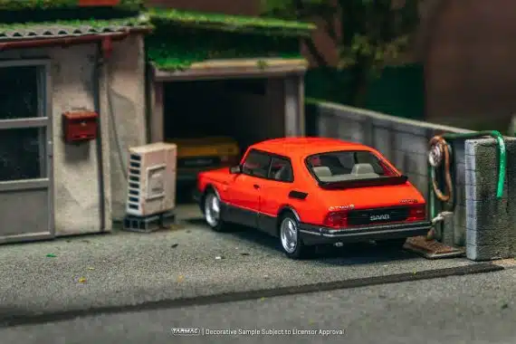 Tarmac Works 1:64 GLOBAL64 Saab 900 Turbo Red T64G-056-RE