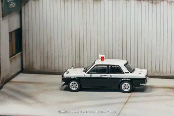Tarmac Works 1:64 ROAD64 Datsun 510 Police Car T64R-052-PC