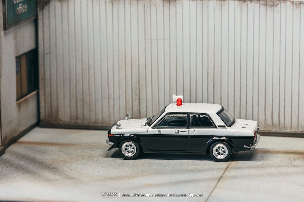 Tarmac Works 1:64 ROAD64 Datsun 510 Police Car T64R-052-PC