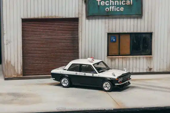 Tarmac Works 1:64 ROAD64 Datsun 510 Police Car T64R-052-PC
