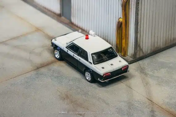 Tarmac Works 1:64 ROAD64 Datsun 510 Police Car T64R-052-PC