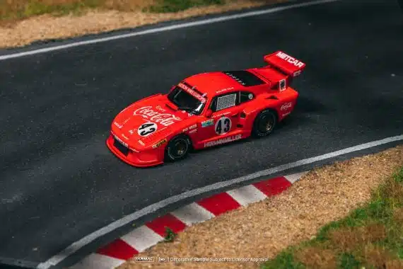 Tarmac Works 1:64 HOBBY64 Porsche 935 K3 24h of Le Mans 1981 Bob Akin