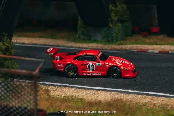 Tarmac Works 1:64 HOBBY64 Porsche 935 K3 24h of Le Mans 1981 Bob Akin