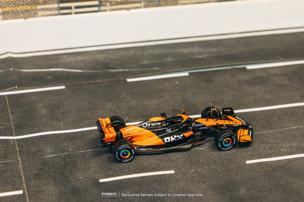 McLaren MCL60 2024 Livery Show Car T64G-F070-2024
