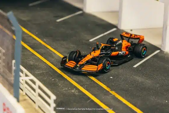 McLaren MCL60 2024 Livery Show Car T64G-F070-2024